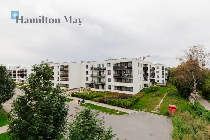 Region: Targówek Subregion: Elsnerów Distance to centre: 7.46 km Level: 2 Price: 880000 PLN Bedrooms: 2 Bathrooms: 1 - slider