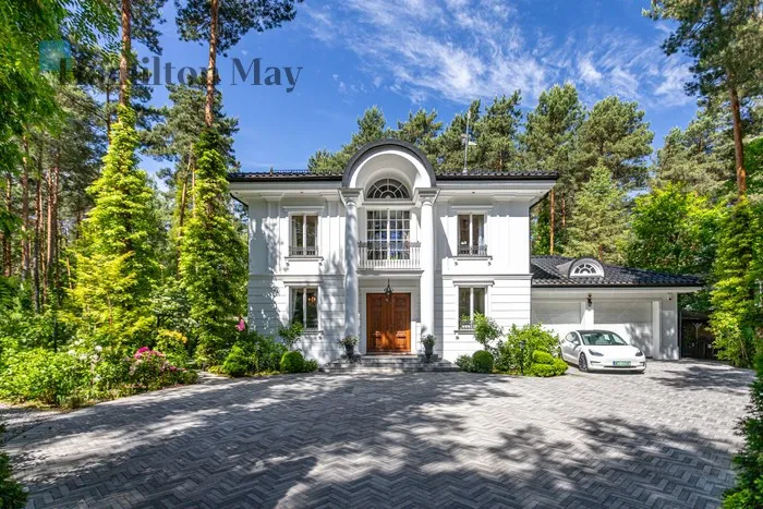 Street: Wiśniowa Region: Jazgarzewszczyzna Price: 5950000 PLN Bedrooms: 5 Bathrooms: 3 Plot size: 1830m2 - slider