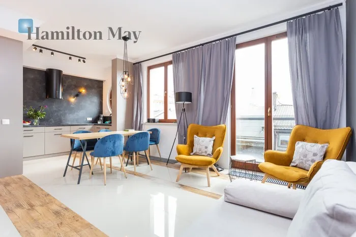 City: Kraków Street: Krzywa  Region: Stare Miasto Distance to centre: 0.7 km Level: 5 Price: 6000 PLN Bedrooms: 2 Bathrooms: 2 Size: 70m2 Price/m2: 86 PLN - slider