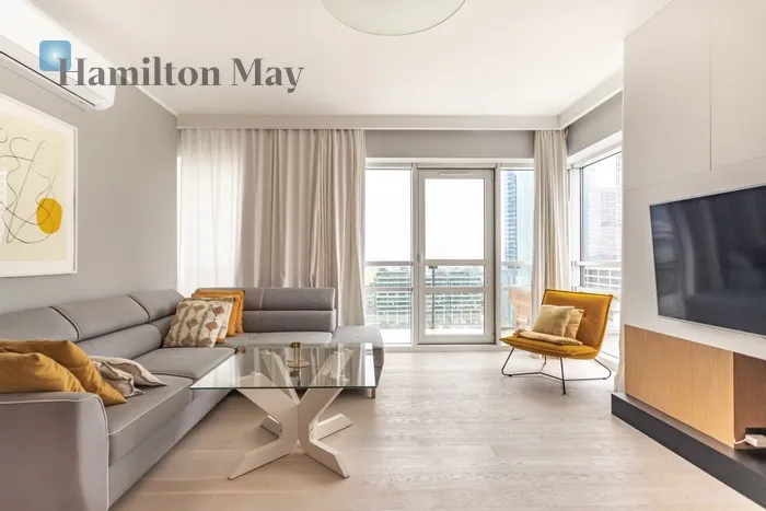City: Warszawa Street: Grzybowska Region: Wola Subregion: Mirów Distance to centre: 1.72 km Level: 15 Price: 11000 PLN Bedrooms: 3 Bathrooms: 2 Size: 87m2 Price/m2: 126 PLN - slider