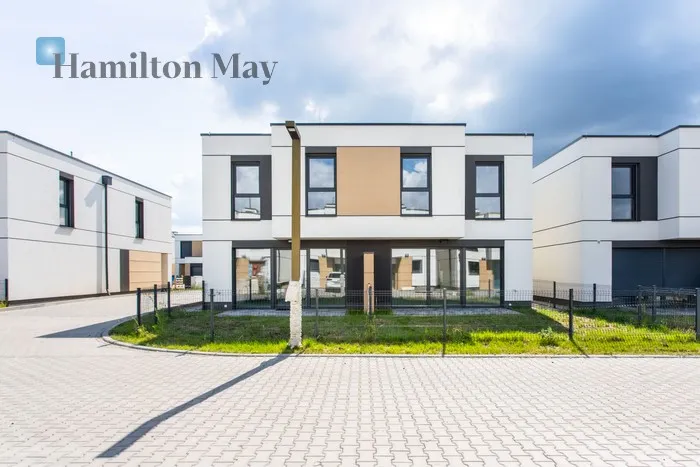 City: Wrocław Street: Kminkowa Region: Psie Pole Price: 6900 PLN Bedrooms: 4 Bathrooms: 2 Plot size: 120m2 Price/m2: 55 PLN - slider