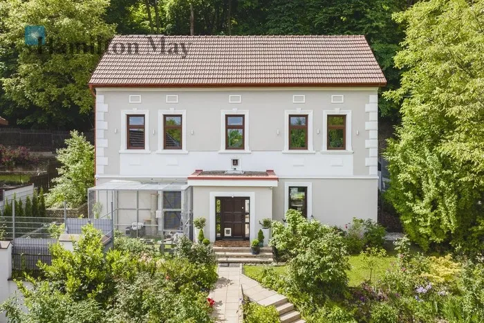 City: Kraków Street: Królowej Jadwigi Region: Zwierzyniec Subregion: Wola Justowska Distance to centre: 2.29 km Price: 4990000 PLN Bedrooms: 4 Bathrooms: 3 Plot size: 662m2 Price/m2: 21696 PLN - slider