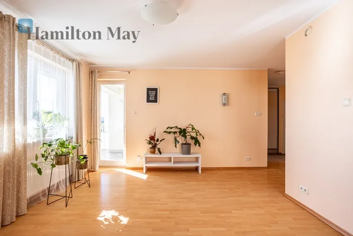 City: Warszawa Street: Pory Region: Mokotów Subregion: Stegny Distance to centre: 5.53 km Level: 7 Price: 1100000 PLN Bedrooms: 2 Bathrooms: 1 - slider