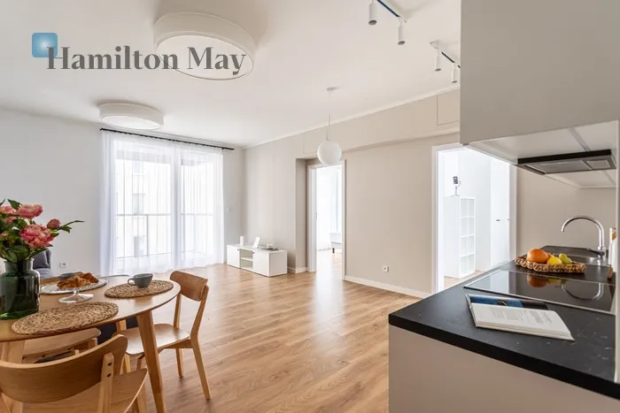 City: Warszawa Street: Grzybowska Region: Wola Subregion: Mirów Distance to centre: 1.6 km Level: 4 Price: 2100000 PLN Bedrooms: 2 Bathrooms: 1 Size: 71.96m2 - slider