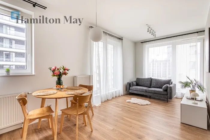 City: Warszawa Street: Grzybowska Region: Wola Subregion: Mirów Distance to centre: 1.6 km Level: 10 Price: 1323000 PLN Bedrooms: 1 Bathrooms: 1 Size: 42.79m2 Price/m2: 30918 PLN - slider
