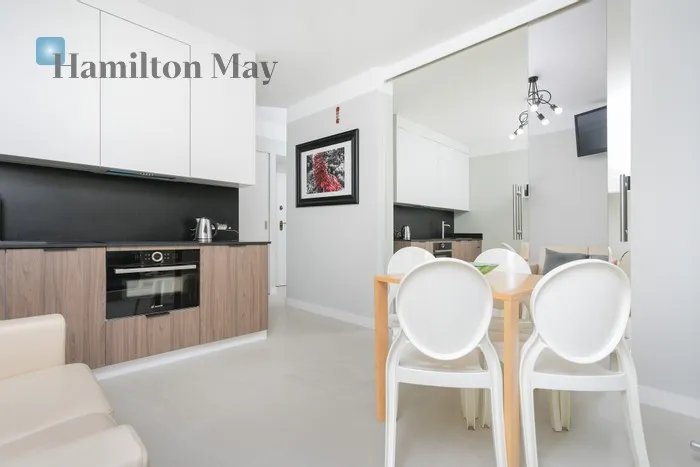 City: Kraków Street: Mikołaja Kopernika Region: Stare Miasto Distance to centre: 0.59 km Price: 2900 PLN Bedrooms: 1 Bathrooms: 1 Size: 34m2 Price/m2: 85 PLN - slider