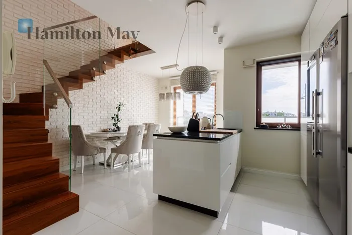 City: Warszawa Street: Aleja Rzeczypospolitej Region: Wilanów Subregion: Błonia Wilanowskie Distance to centre: 7.85 km Level: 1 Price: 12500 PLN Bedrooms: 3 Bathrooms: 2 Size: 130m2 Price/m2: 96 PLN - slider