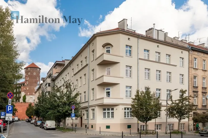 Distance to centre: 1.14 km Price: 1390000 PLN Bedrooms: 2 Bathrooms: 1 Size: 50m2 - slider