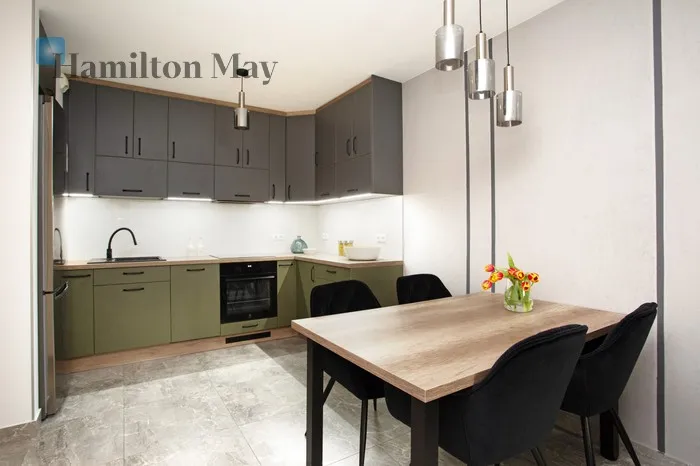 City: Kraków Street: Rydlówka Region: Podgórze Distance to centre: 3.16 km Level: 1 Price: 4200 PLN Bedrooms: 2 Bathrooms: 1 - slider