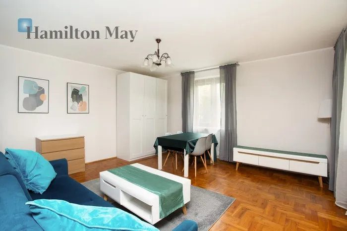 City: Kraków Street: Ceglarska Region: Dębniki Subregion: Kapelanka Distance to centre: 2.44 km Price: 3900 PLN Bedrooms: 3 Bathrooms: 1 Size: 90m2 Price/m2: 43 PLN - slider