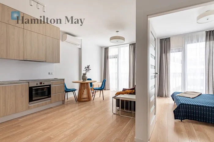 City: Warszawa Street: Krochmalna Region: Wola Subregion: Czyste Distance to centre: 1.85 km Level: 4 Price: 5900 PLN Bedrooms: 1 Bathrooms: 1 Size: 37m2 Price/m2: 159 PLN - slider