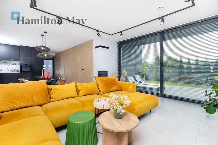 Street: Księdza Stanisława Truszkowskiego Region: Bronowice Subregion: Bronowice Małe Price: 4990000 PLN Bedrooms: 3 Bathrooms: 2 Plot size: 962m2 Price/m2: 20620 PLN - slider