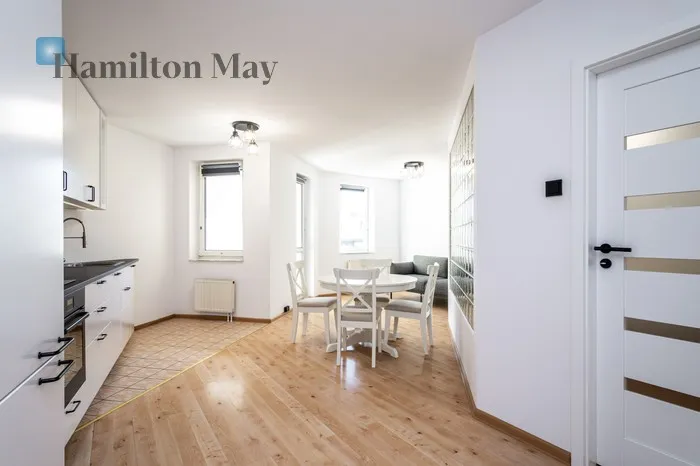 City: Kraków Street: Henryka Wieniawskiego Region: Prądnik Czerwony Distance to centre: 2.99 km Level: 2 Price: 3000 PLN Bedrooms: 1 Bathrooms: 1 Size: 48m2 Price/m2: 63 PLN - slider