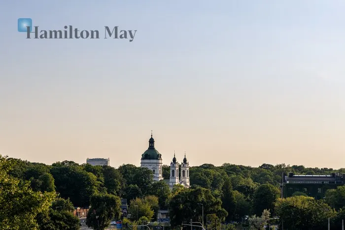 Region: Śródmieście Subregion: Muranów Distance to centre: 3.28 km Level: 5 Price: 8000 PLN Bedrooms: 2 - slider