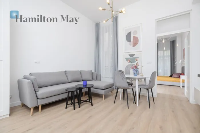 Street: Starowiślna Region: Stare Miasto Distance to centre: 1 km Level: 2 Price: 3500 PLN Bedrooms: 1 Bathrooms: 1 Size: 40m2 Price/m2: 88 PLN - slider