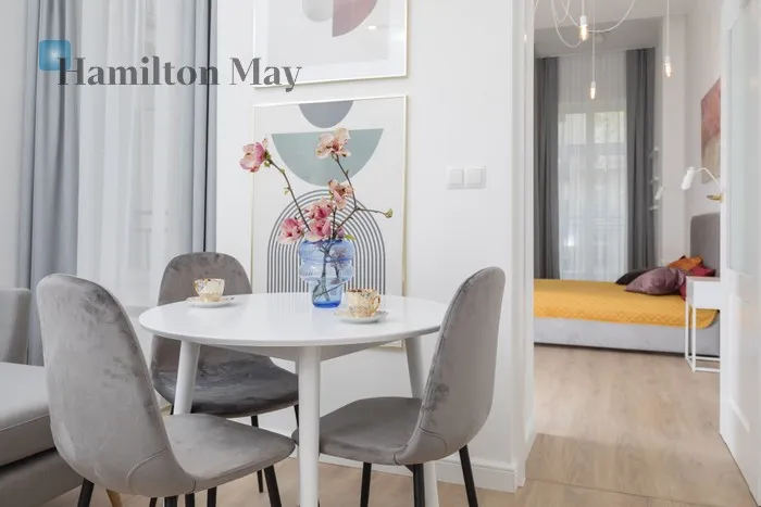 City: Kraków Street: Starowiślna Region: Stare Miasto Distance to centre: 1 km Level: 2 Price: 3500 PLN Bedrooms: 1 Bathrooms: 1 Size: 40m2 Price/m2: 88 PLN - slider