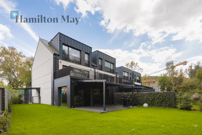 City: Kraków Street: Wiosenna Region: Zwierzyniec Subregion: Wola Justowska Price: 15000 PLN Bedrooms: 5 Bathrooms: 2 Plot size: 335m2 Price/m2: 61 PLN - slider