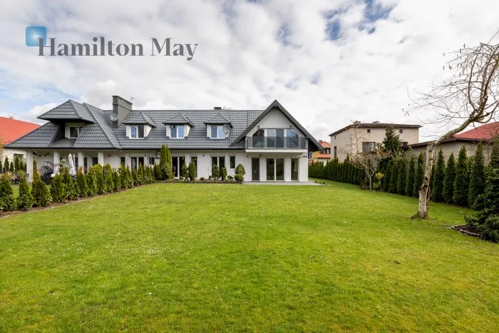 City: Kraków Street: Dolina Region: Zwierzyniec Subregion: Wola Justowska Distance to centre: 4.91 km Level: -9 Price: 17500 PLN Bedrooms: 5 Bathrooms: 3 Plot size: 900m2 Price/m2: 65 PLN - slider