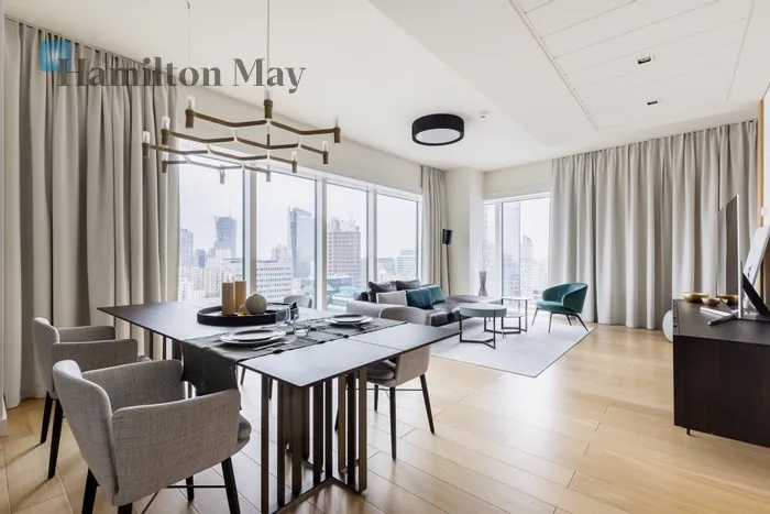 City: Warszawa Street: Złota Region: Śródmieście Distance to centre: 0.65 km Level: 15 Price on application: true Bedrooms: 2 Bathrooms: 2 Size: 133m2 Price/m2: 195 PLN - slider