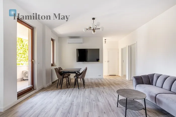 City: Warszawa Street: Żelazna Region: Wola Subregion: Mirów Distance to centre: 1.26 km Level: 5 Price: 8000 PLN Bedrooms: 3 Bathrooms: 2 Size: 82m2 Price/m2: 98 PLN - slider