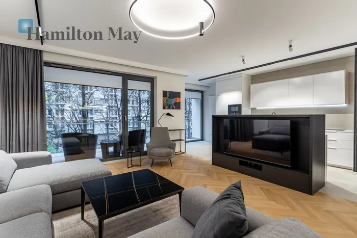 City: Warszawa Street: Grzybowska Region: Śródmieście Subregion: Śródmieście Północne Distance to centre: 1.09 km Level: 2 Price: 21000 PLN Bedrooms: 3 Bathrooms: 3 Size: 131m2 Price/m2: 160 PLN - slider