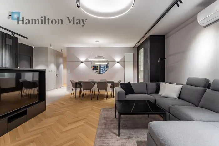 City: Warszawa Street: Grzybowska Region: Śródmieście Subregion: Śródmieście Północne Distance to centre: 1.09 km Level: 2 Price: 20000 PLN Bedrooms: 3 Bathrooms: 3 - slider