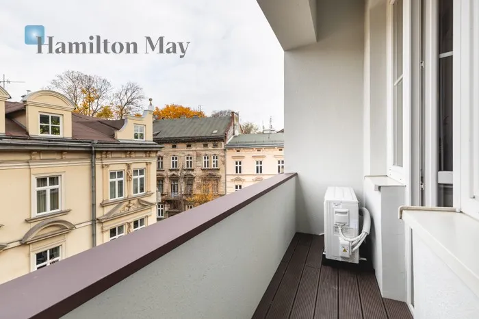 City: Kraków Street: Henryka Siemiradzkiego Region: Stare Miasto Subregion: Piasek Level: 3 Price: 1370000 PLN Bedrooms: 1 Bathrooms: 1 Size: 76.17m2 - slider