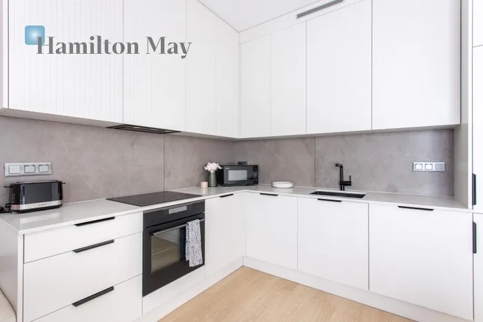 Street: Śrutowa Region: Śródmieście Distance to centre: 0.83 km Level: 3 Price: 1120000 PLN Bedrooms: 2 Bathrooms: 2 Size: 61.38m2 - slider