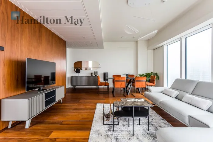 Street: Złota Region: Śródmieście Distance to centre: 0.65 km Level: 35 Price: 30000 PLN Bedrooms: 2 Bathrooms: 2 Size: 150m2 Price/m2: 200 PLN - slider