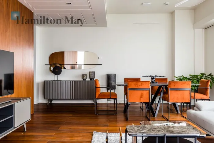 City: Warszawa Street: Złota Region: Śródmieście Distance to centre: 0.65 km Level: 35 Price: 30000 PLN Bedrooms: 2 Bathrooms: 2 Size: 150m2 - slider