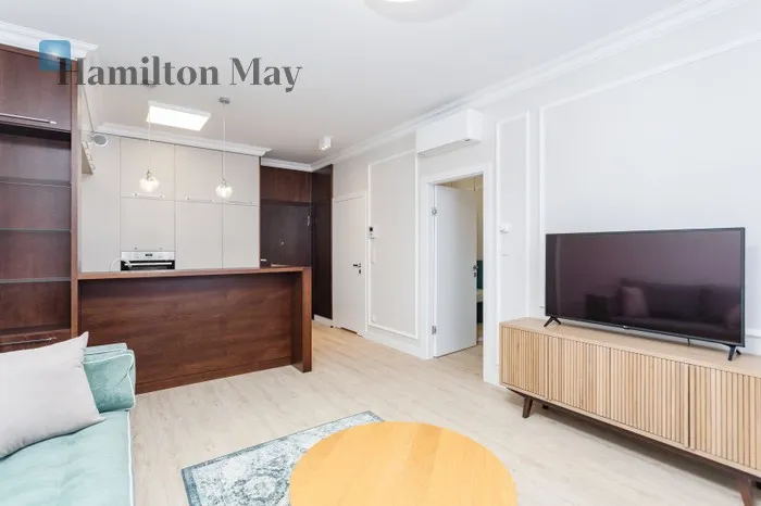 City: Warszawa Street: Fryderyka Joliot-Curie Region: Mokotów Subregion: Wierzbno Distance to centre: 4 km Level: 5 Price: 4500 PLN Bedrooms: 1 Bathrooms: 1 Size: 43m2 Price/m2: 105 PLN - slider