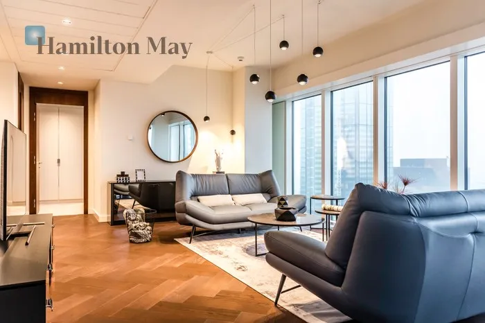 City: Warszawa Street: Złota Region: Śródmieście Subregion: Śródmieście Północne Distance to centre: 0.65 km Level: 25 Price: 33000 PLN Bedrooms: 2 Bathrooms: 2 Size: 176m2 Price/m2: 188 PLN - slider