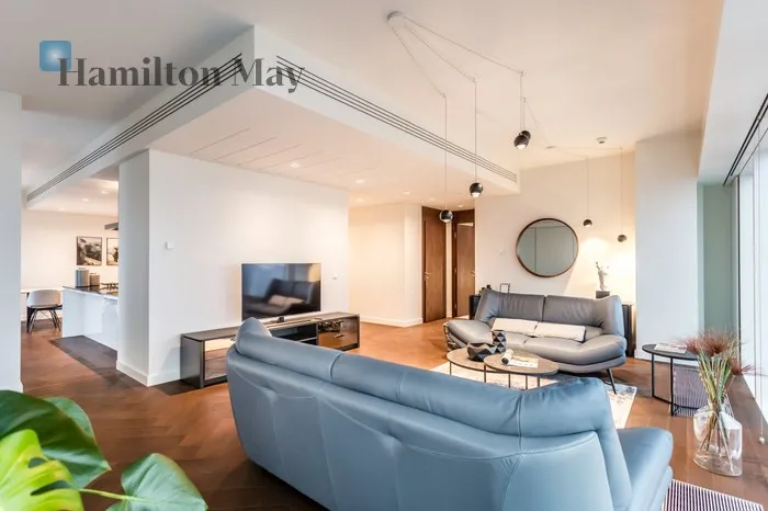 Street: Złota Region: Śródmieście Subregion: Śródmieście Północne Distance to centre: 0.65 km Level: 25 Price: 33000 PLN Bedrooms: 2 Bathrooms: 2 Size: 176m2 Price/m2: 188 PLN - slider