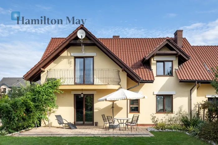 City: Zabierzów Street: osiedle Leśna Polana Region: Zabierzów Distance to centre: 10.59 km Price: 1900000 PLN Bedrooms: 4 Bathrooms: 2 Plot size: 1134m2 Price/m2: 8520 PLN - slider