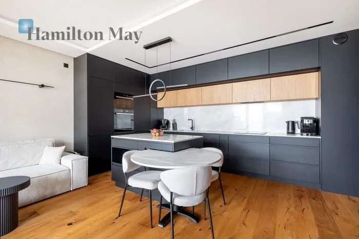 Distance to centre: 3.21 km Level: 2 Price: 1980000 PLN Bedrooms: 2 Bathrooms: 1 - slider