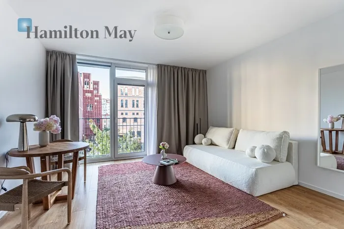 City: Warszawa Street: Krochmalna Region: Wola Subregion: Mirów Distance to centre: 1.85 km Level: 3 Price: 3900 PLN Bedrooms: 0 Bathrooms: 1 Size: 28.81m2 - slider