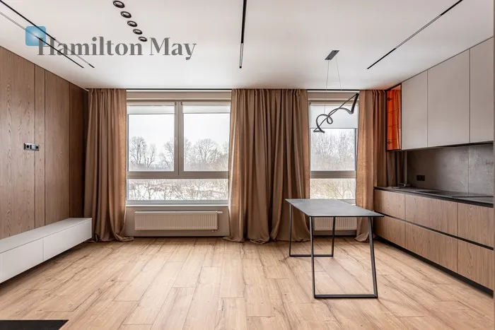 City: Warszawa Street: Janowiecka Region: Targówek Subregion: Elsnerów Distance to centre: 7.1 km Level: 3 Price: 1100000 PLN Bedrooms: 1 Bathrooms: 1 Size: 54.12m2 - slider