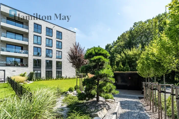 City: Kraków Street: Aleja Jana Pawła II Region: Prądnik Czerwony Subregion: Olsza Distance to centre: 3.68 km Level: 4 Price: 1290000 PLN Bedrooms: 2 Bathrooms: 1 - slider