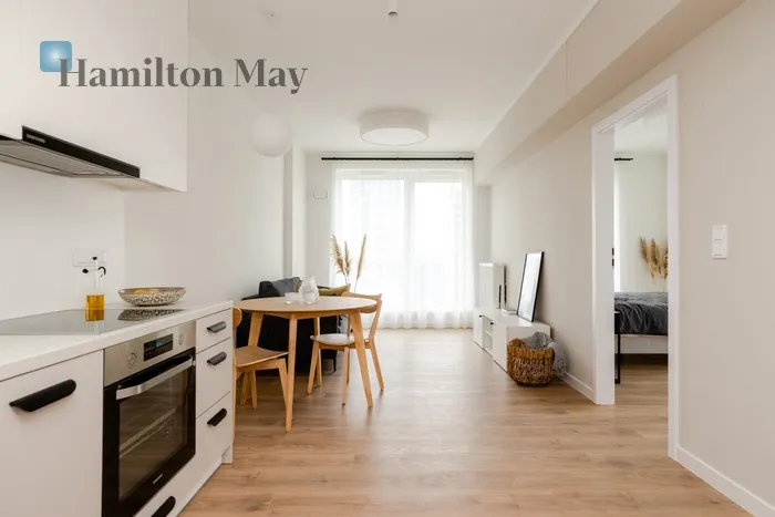 City: Warszawa Street: Grzybowska Region: Wola Subregion: Mirów Distance to centre: 1.6 km Level: 9 Price: 1352400 PLN Bedrooms: 1 Bathrooms: 1 Size: 42.28m2 - slider