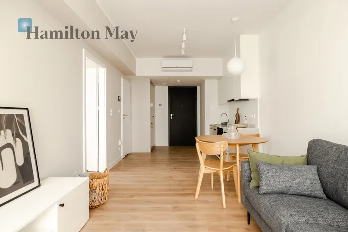City: Warszawa Street: Grzybowska Region: Wola Subregion: Mirów Distance to centre: 1.6 km Level: 12 Price: 1390000 PLN Bedrooms: 1 Bathrooms: 1 Size: 42.39m2 - slider