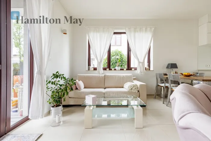 City: Warszawa Street: Celulozy Region: Wawer Subregion: Miedzeszyn Distance to centre: 13.13 km Price: 10000 PLN Bedrooms: 4 Bathrooms: 2 - slider