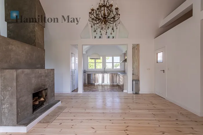 Region: Żoliborz Subregion: Stary Żoliborz Distance to centre: 5.16 km Level: 3 Price: 9000 PLN Bedrooms: 2 Bathrooms: 1 Size: 82m2 - slider