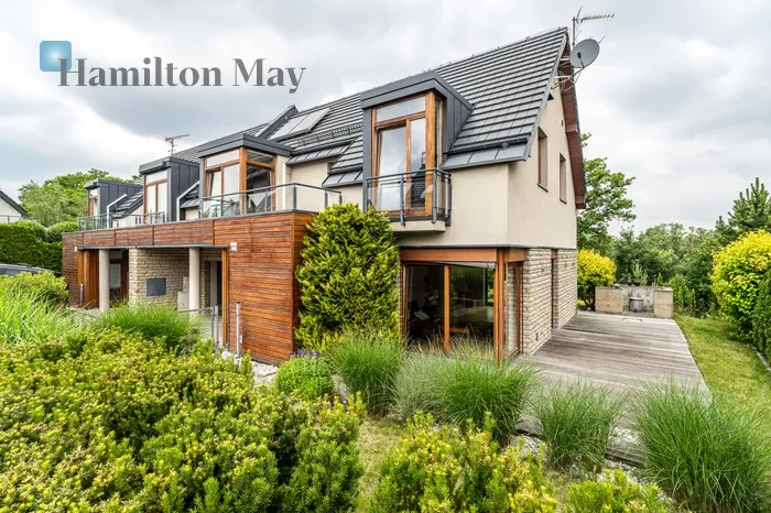 City: Mogilany Street: Parkowe Wzgórze Region: Mogilany Distance to centre: 13.84 km Price: 2300000 PLN Bedrooms: 3 Bathrooms: 2 - slider