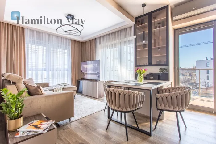 City: Wrocław Street: Mieszczańska Region: Śródmieście Subregion: Kępa Mieszczańska Distance to centre: 1.03 km Level: 5 Price: 1170000 PLN Bedrooms: 2 Bathrooms: 1 Size: 53.39m2 Price/m2: 21914 PLN - slider