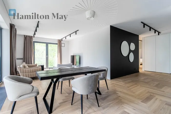 City: Warszawa Street: Grzybowska Region: Śródmieście Subregion: Śródmieście Północne Distance to centre: 1.06 km Level: 3 Price: 18000 PLN Bedrooms: 3 Bathrooms: 2 Size: 118m2 Price/m2: 153 PLN - slider