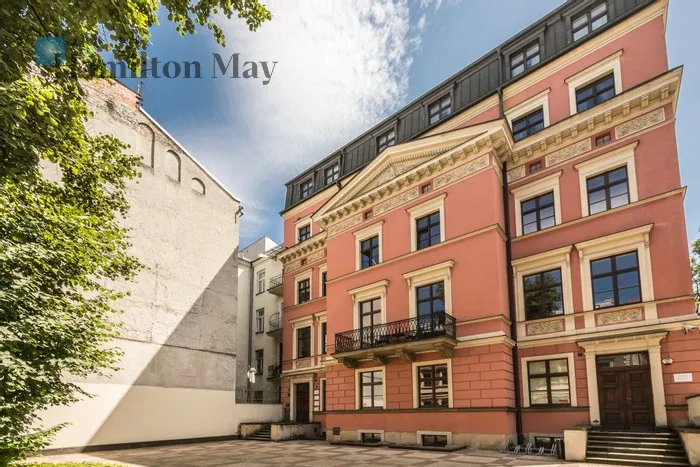 City: Kraków Street: Krupnicza Region: Stare Miasto Distance to centre: 0.56 km Level: 2 Price: 4550 PLN Bedrooms: null Bathrooms: null Plot size: nullm2 Layout: null - slider
