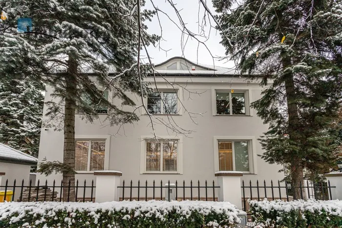 Distance to centre: 1.54 km Price: 20000 PLN Bedrooms: 6 Bathrooms: 3 - slider
