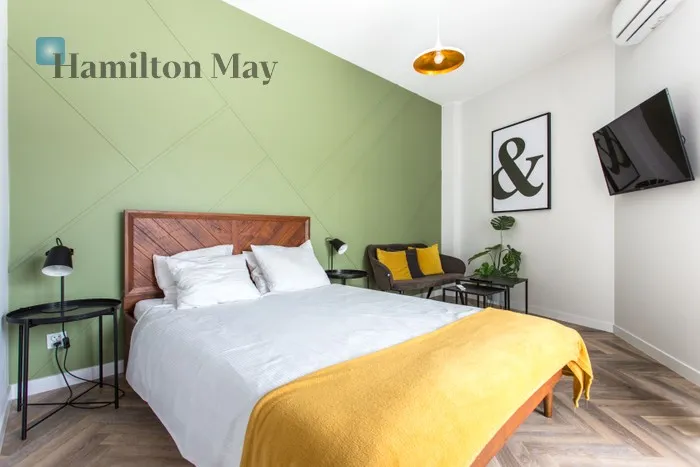 City: Wrocław Street: Śrutowa Region: Śródmieście Distance to centre: 0.89 km Level: 3 Price: 4750000 PLN Bedrooms: 1 Bathrooms: 1 Size: 242m2 - slider