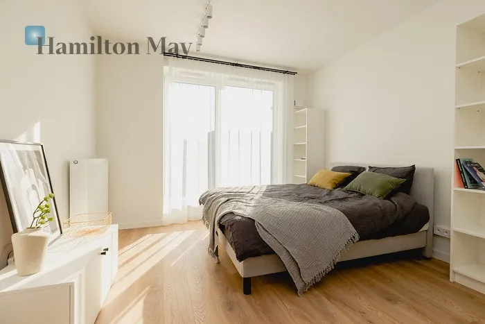 Street: Grzybowska Region: Wola Subregion: Mirów Distance to centre: 1.6 km Level: 10 Price: 960000 PLN Bedrooms: 0 Bathrooms: 1 Size: 31.46m2 Price/m2: 30515 PLN - slider