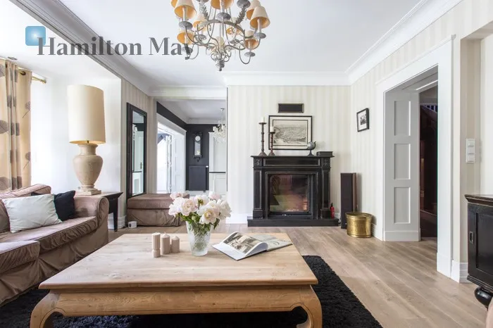 Subregion: Zalesie Distance to centre: 3.8 km Price: 8990000 PLN Bedrooms: 8 - slider